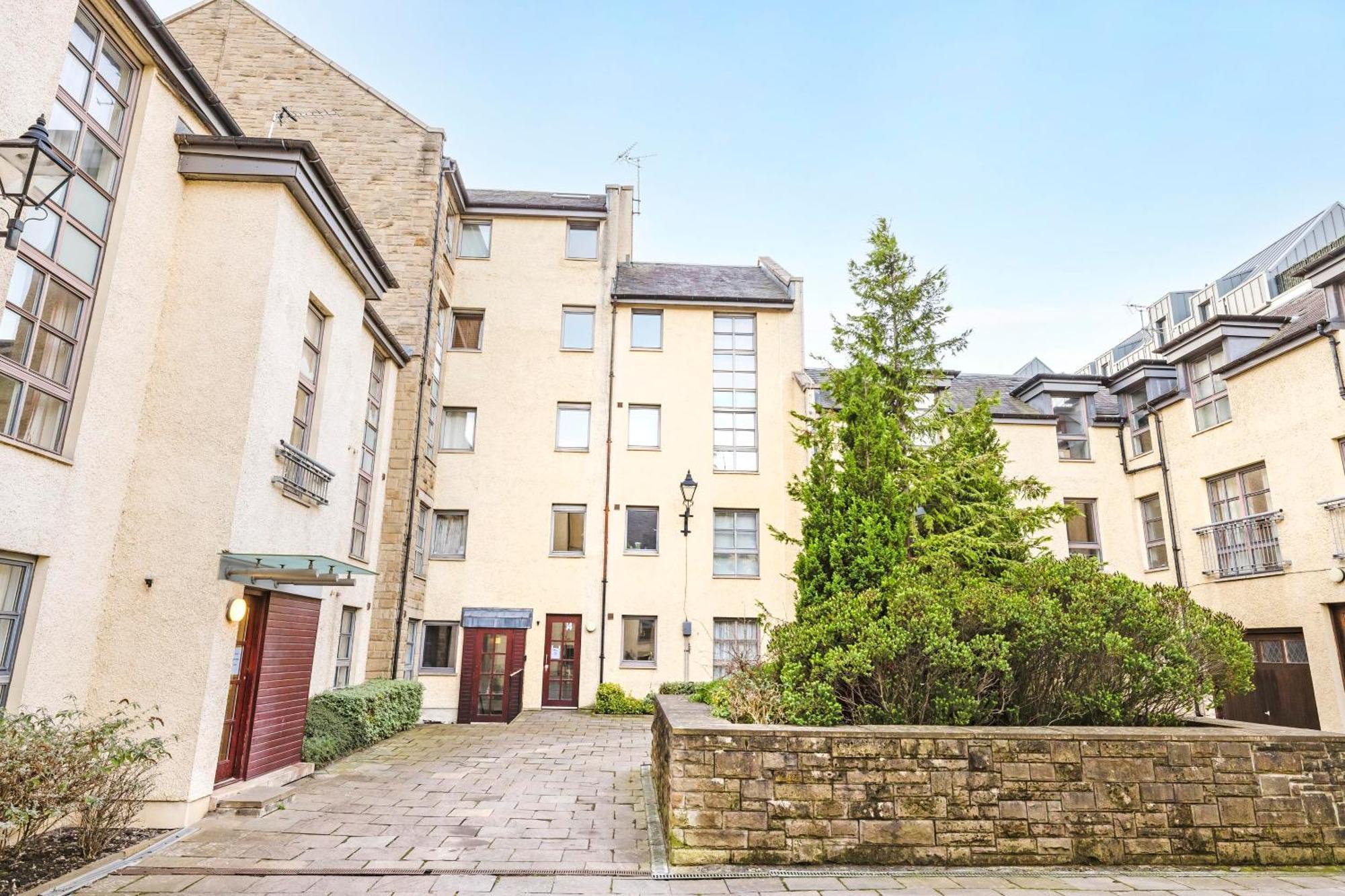 Joivy Stylish Apartment With Balcony In Old Town Edinburgh Exterior photo