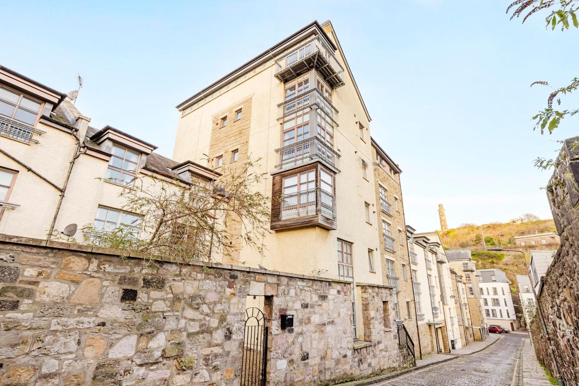 Joivy Stylish Apartment With Balcony In Old Town Edinburgh Exterior photo