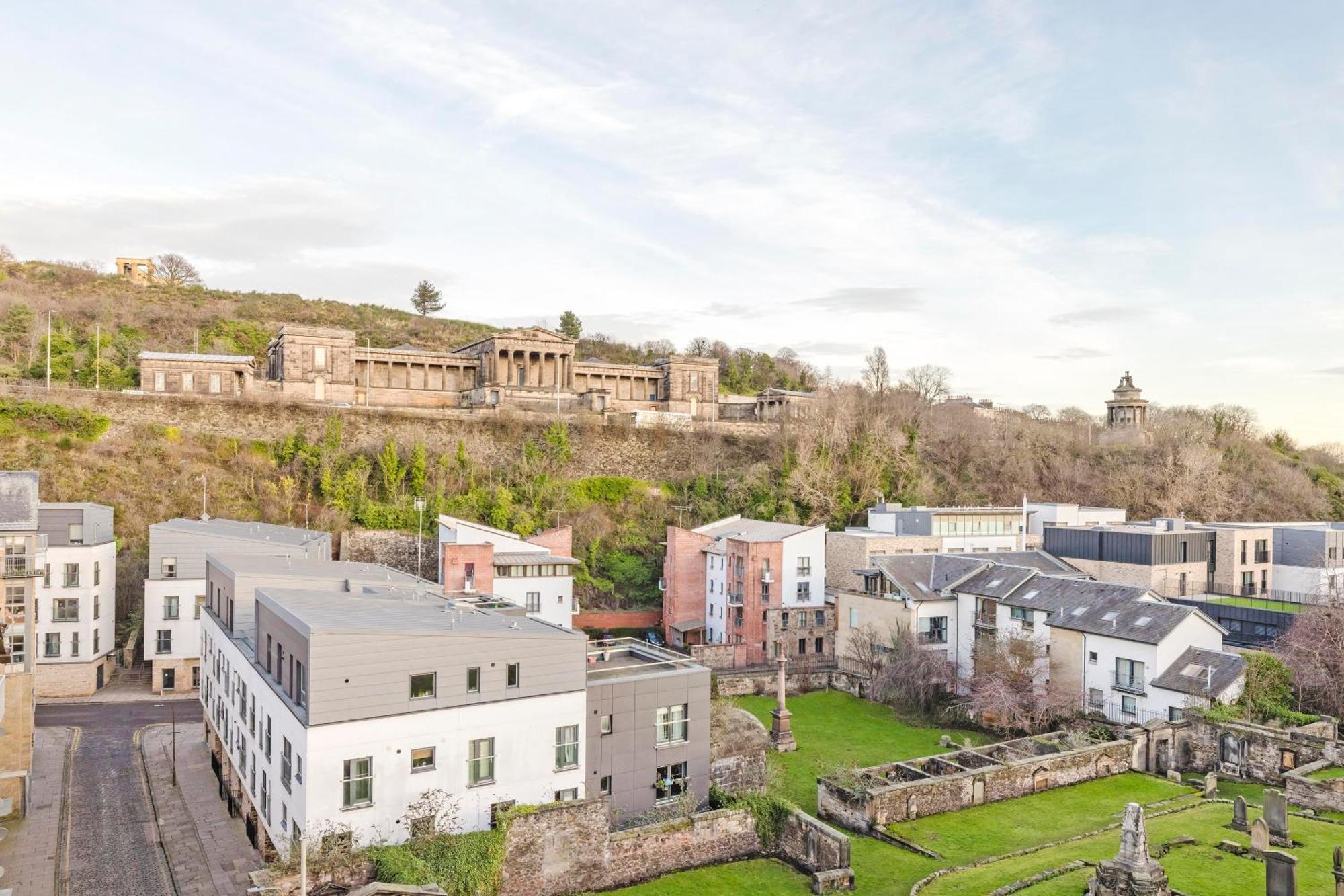 Joivy Stylish Apartment With Balcony In Old Town Edinburgh Exterior photo