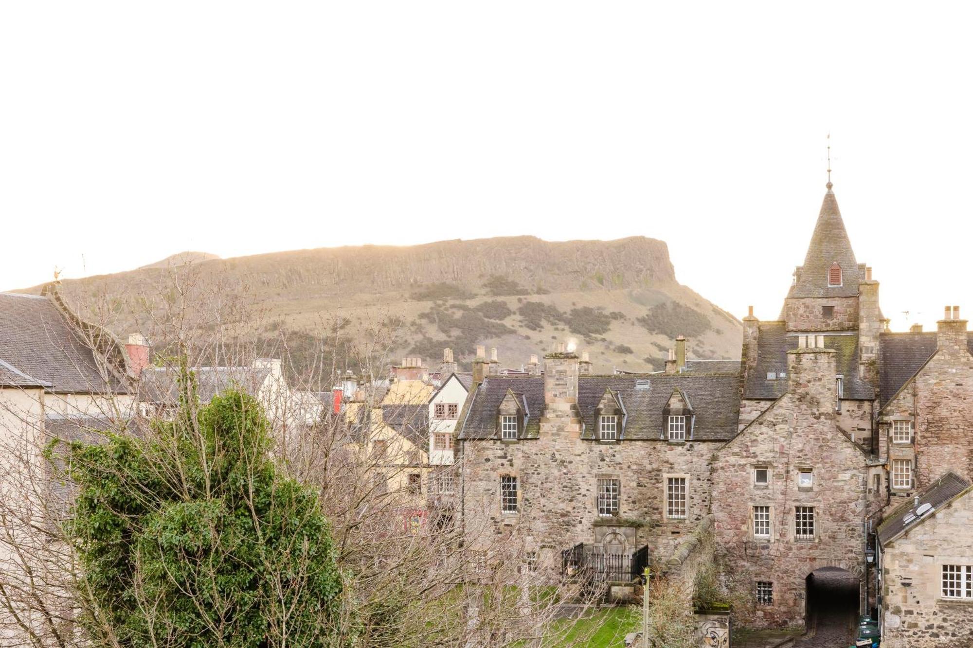 Joivy Stylish Apartment With Balcony In Old Town Edinburgh Exterior photo