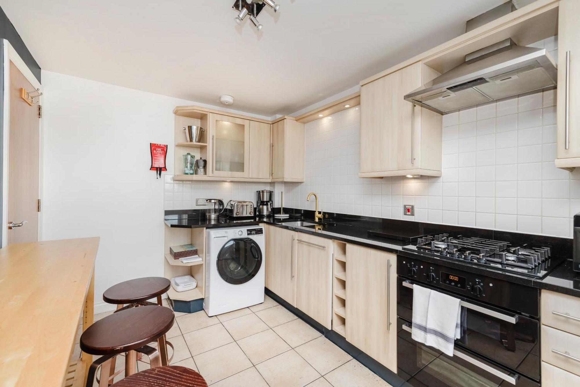 Joivy Stylish Apartment With Balcony In Old Town Edinburgh Exterior photo