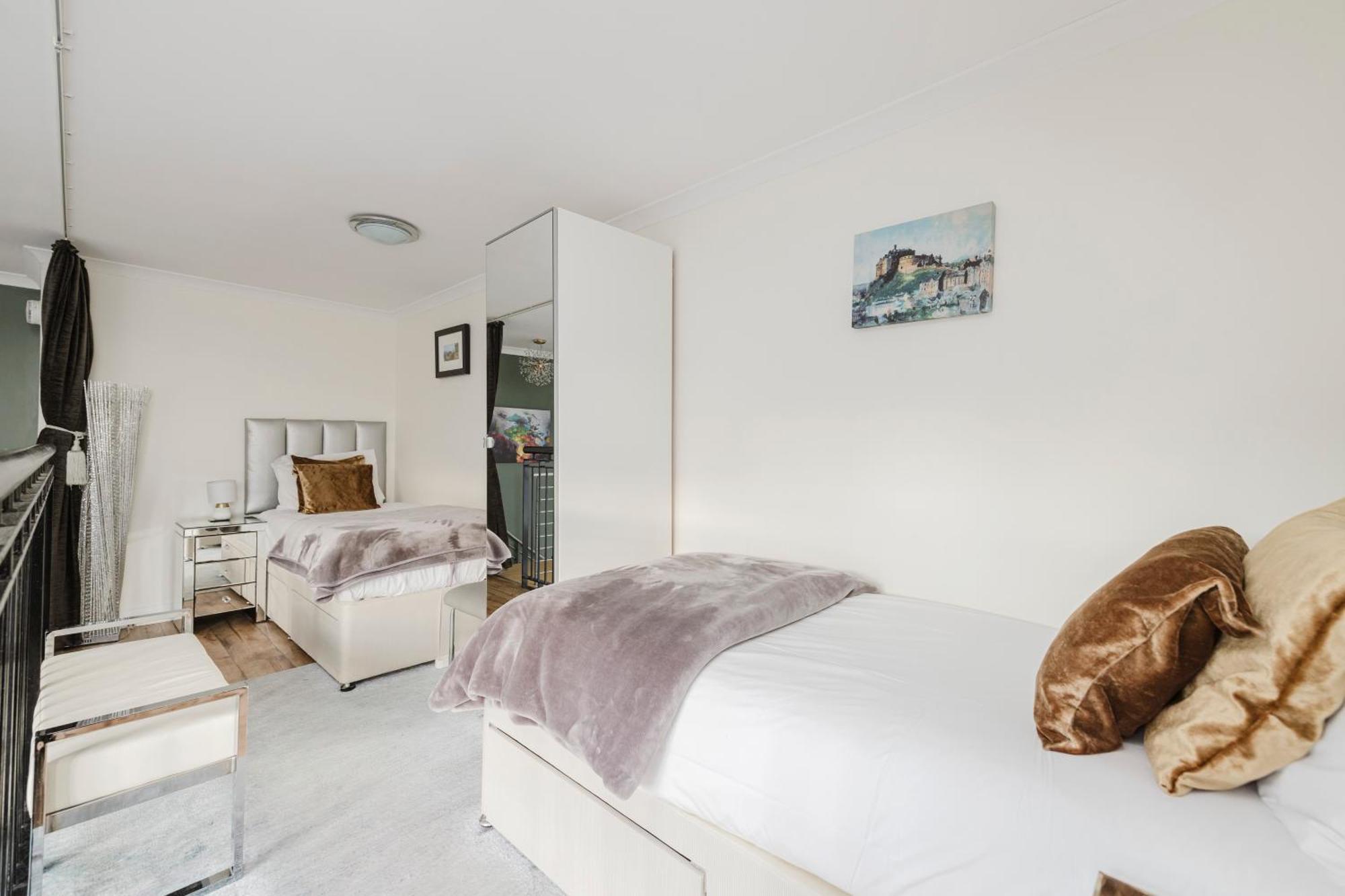 Joivy Stylish Apartment With Balcony In Old Town Edinburgh Exterior photo