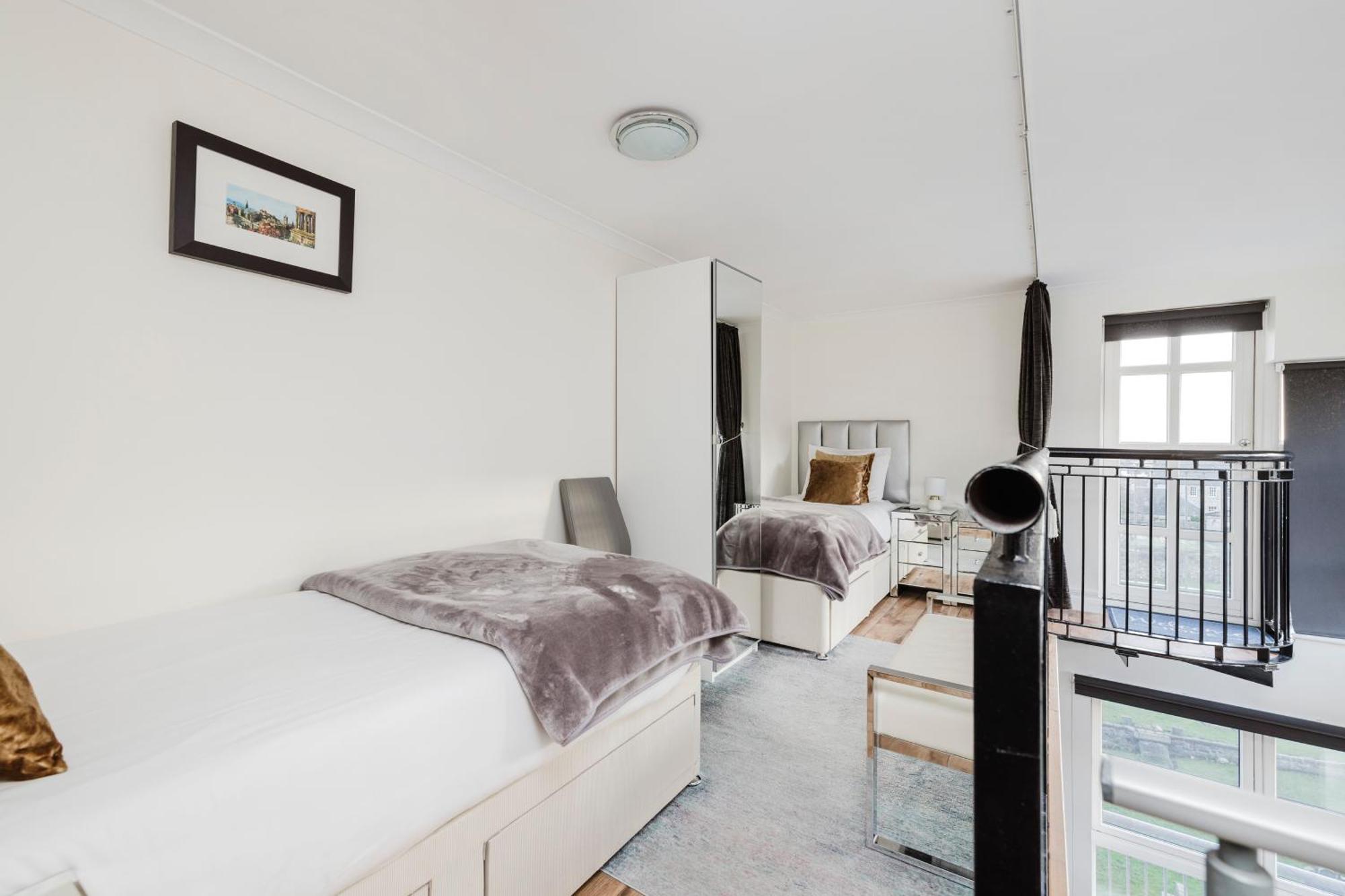 Joivy Stylish Apartment With Balcony In Old Town Edinburgh Exterior photo