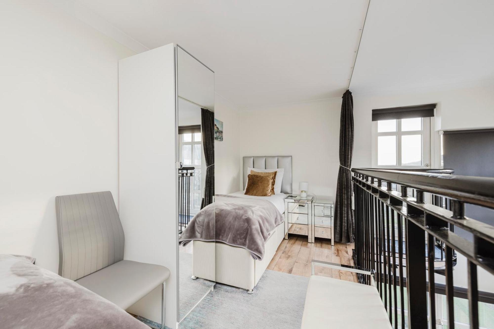 Joivy Stylish Apartment With Balcony In Old Town Edinburgh Exterior photo